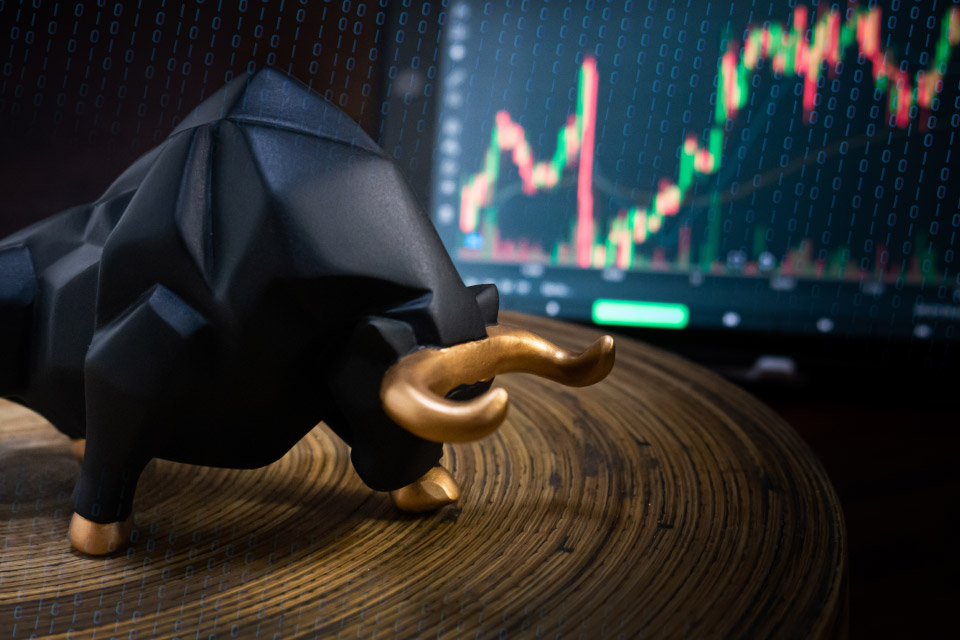 a black and gold bull figurine symbolizing bullish market trends