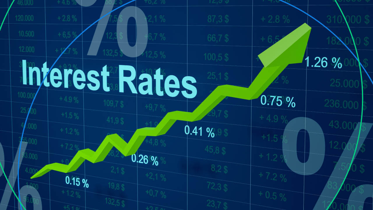 rising light green arrow indicating increasing interest rates with percentages 