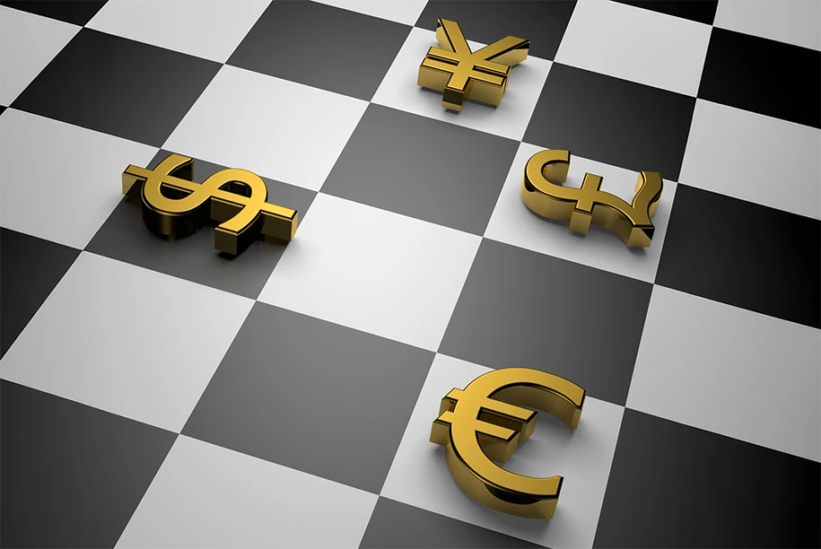 Monetary vs Fiscal Policy: How They Impact the Forex Markets – 3D gold currency symbols of dollar, yen, pound, and euro placed on a black-and-white chessboard, symbolizing strategy in global currency trading.