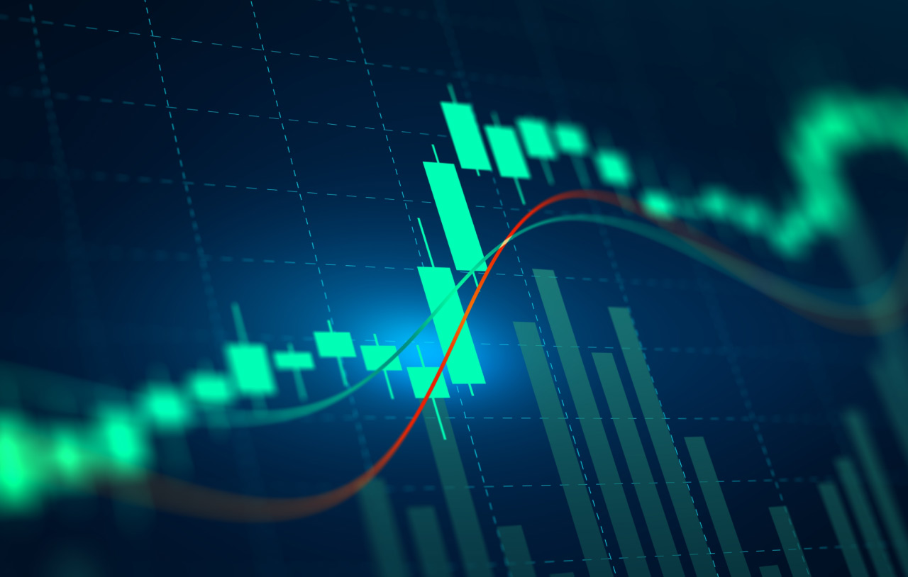 An image titled "How to Use Rounding Top Pattern to Identify Bearish Signals" showing a screen with financial graphs and candlestick charts.