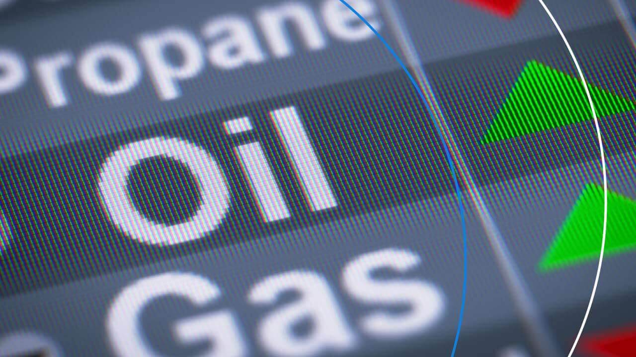 Trading screen displaying oil and other commodities, illustrating How to Trade Oil CFDs.