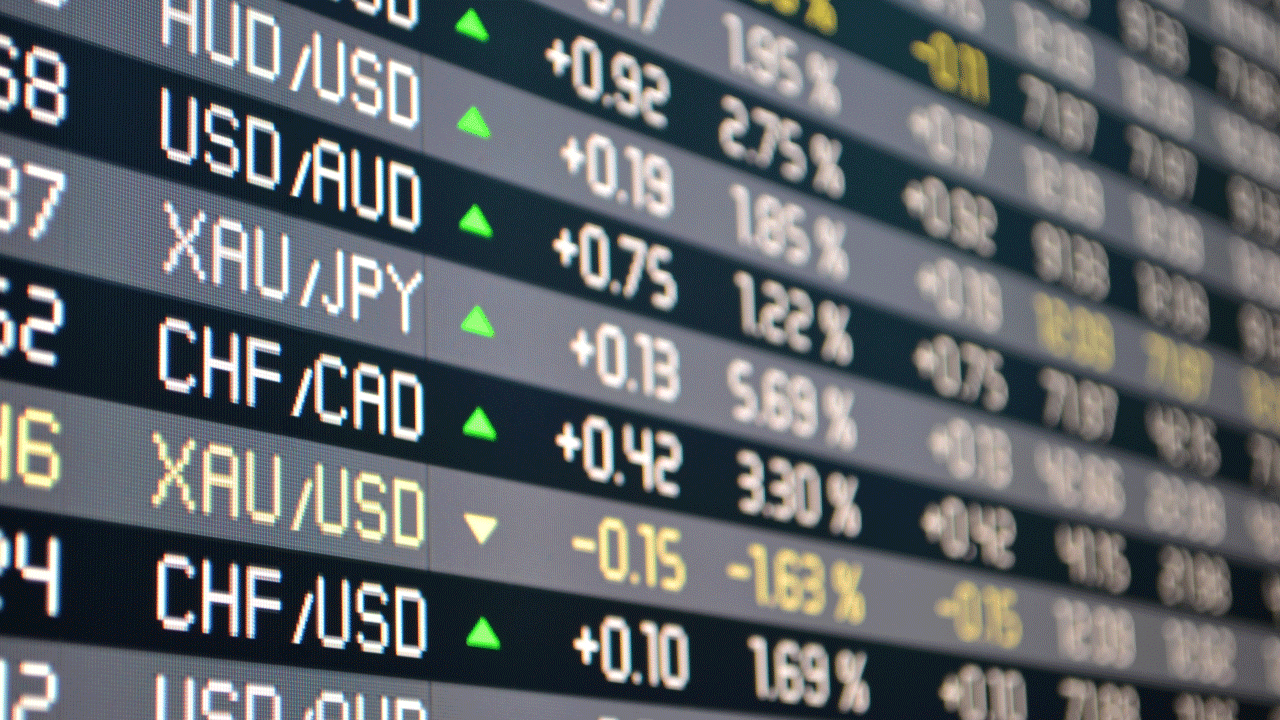 Benefits and Risks of Investing in the Tokyo Stock Exchange from Vietnam represented by a digital screen displaying live forex exchange rates for various currency pairs, symbolizing international market exposure.